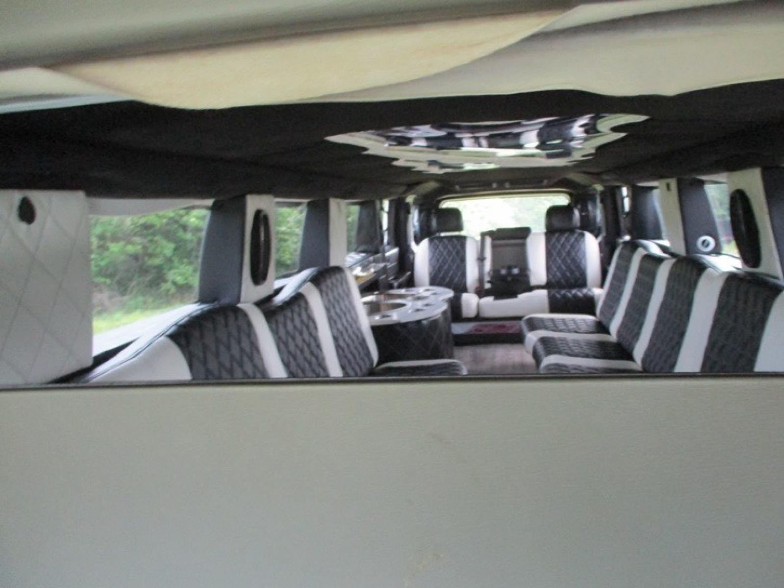 2005 White /White/Black Hummer H2 , located at 1725 US-68 N, Bellefontaine, OH, 43311, (937) 592-5466, 40.387783, -83.752388 - 2005 Hummer H2 175" SUV VIP Limousine, White w/White/black leather interior, Front/Rear Ait, Flat Screens, AM/FM/CD reconditioned Interior, LOADED - Photo #9